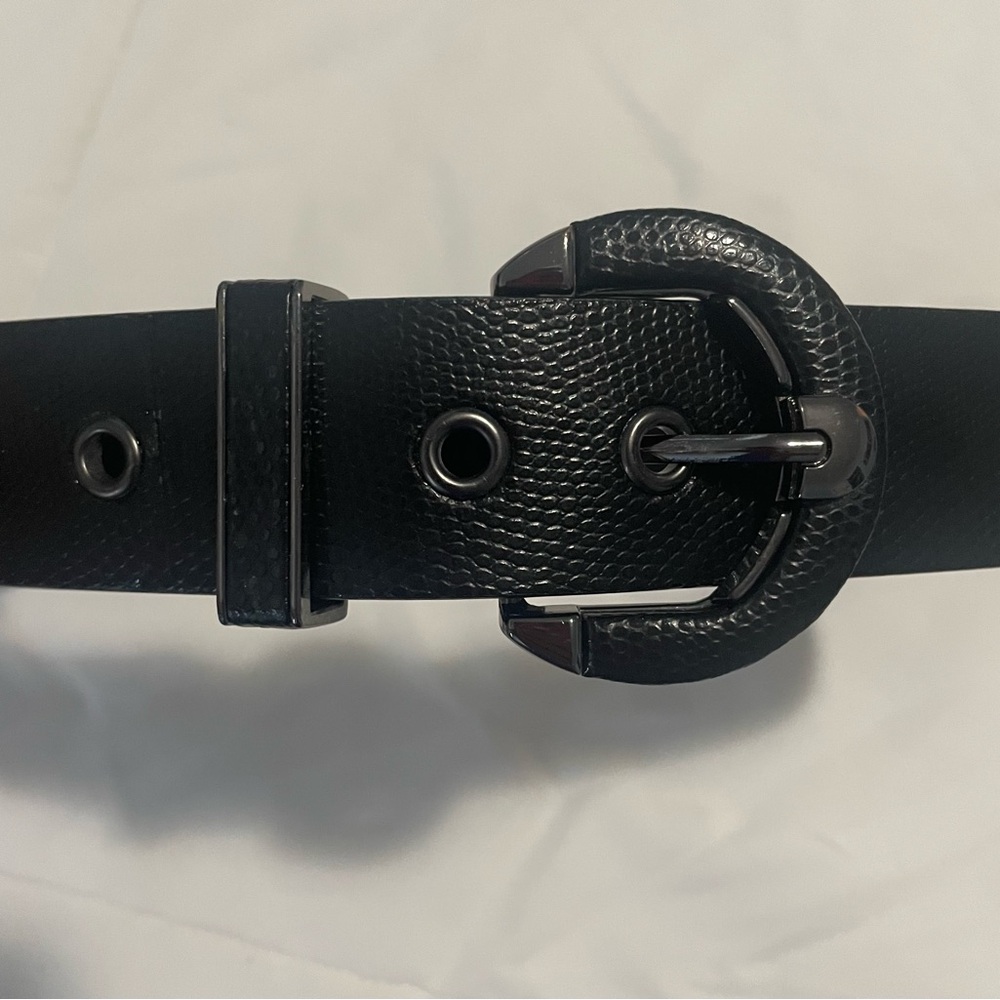 Black Textured Women's Belt with Round Buckle